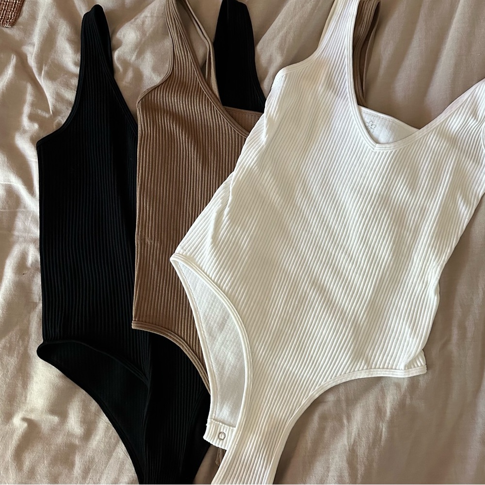 Set of 3 Ribbed V-Neck Bodysuit